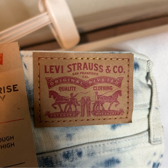 Levi's High Rise Skinny Ankle Jeans - Picture 15 of 15